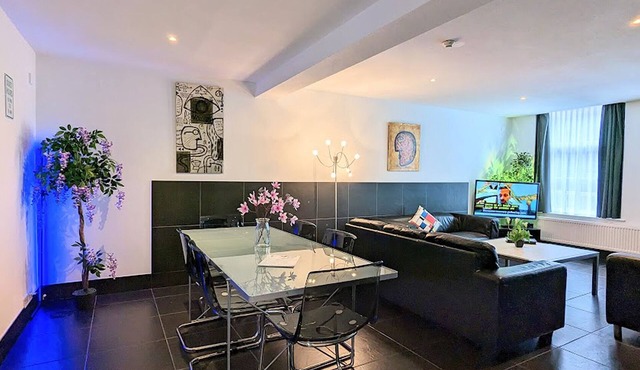 3 Bedrooms Apartment in Amsterdam City Center in Amsterdam-Centrum