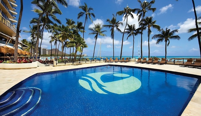 3 Great Units Just Steps to the Beach, Dining, Spa, Diamond Head, Iolani Palace