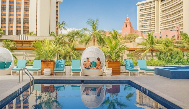 3 Great Units Just Steps to the Beach, Onsite Dining, Pet-friendly, Pool!