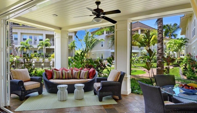 3BR I Poolside Ground-Floor Villa |Walk to Beach|Hot Tub