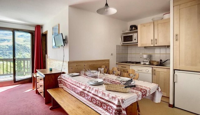 3rd floor, balcony, tv, ski locker, 30m², Les Menuires in Les Menuires