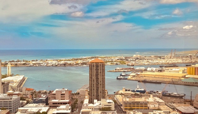 40th floor Penthouse In Downtown Honolulu Chinatown with huge Private Rooftop