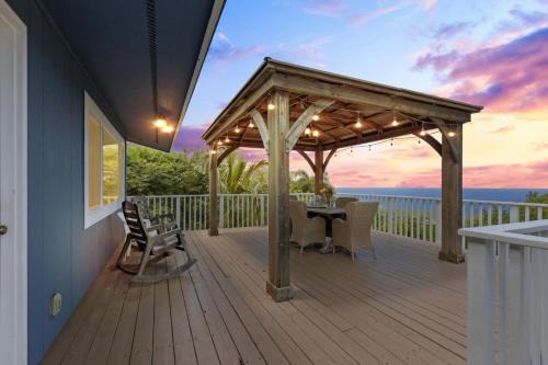 4BR Kona Home with Ocean Views and AC!