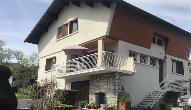 5 minutes from Annecy? Apartment on 2nd floor of a house with large garden in Seynod