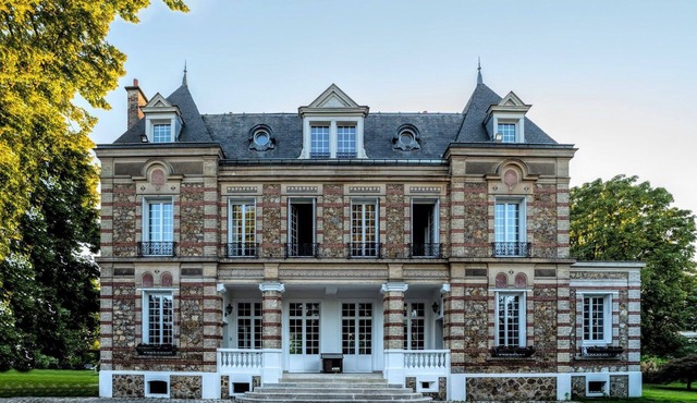 90m2 self-contained apartment for relaxing, working or visiting the region in Garches