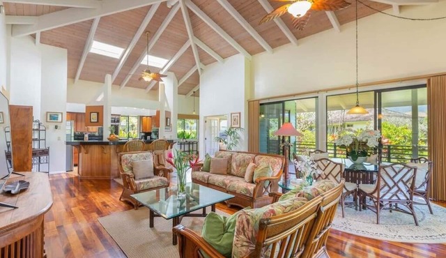 *A/C* Elegant Single Story ~ Plantation Home