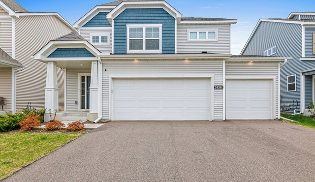 A comfortable 3-bedroom home offers 5 beds and can accommodate up to 8 guests. in Rogers