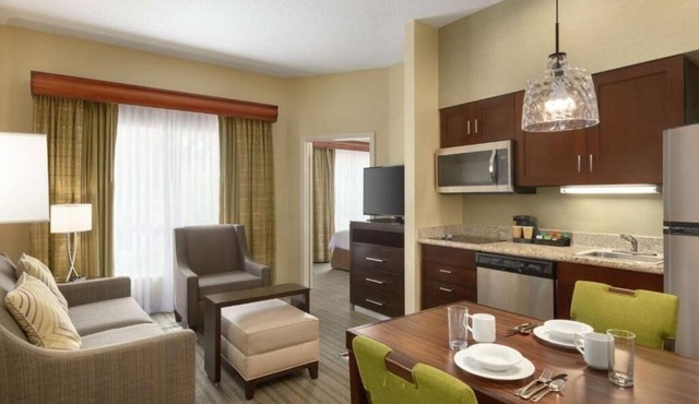 A Place to Unwind, Unplug, and Recharge! Full Kitchen, Free Breakfast, Pool! in Clearwater
