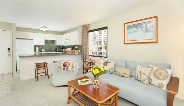 A Repeat Guest Favorite! Great location! FREE Parking & Wi-Fi, Pool & more!