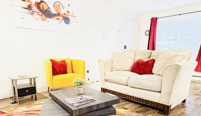 Abstract Abode- hot tub, gym, sauna in Corvallis