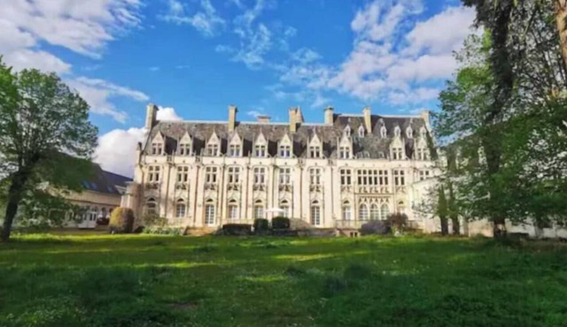 An Exceptional Stay in a Castle in Orléans in Orléans