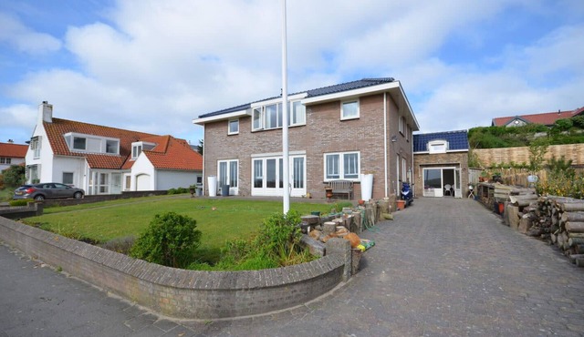 Anne's Huisje with private parking . in Zandvoort