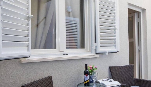 Apartment Dam *close to beach *heart of Lapad
