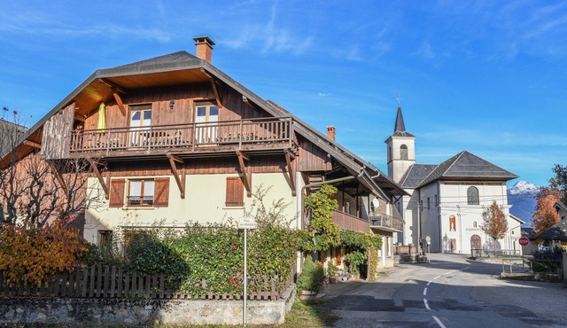 Apartment "Gîte Yveco" with Mountain View, Balcony and Wi-Fi in Châteauneuf
