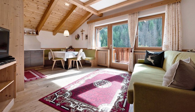 Apartment Lüch da Mirio App Fanes with Mountain View, Garden & Wi-Fi in La Valle