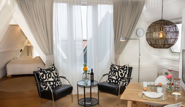 Apartment near Amsterdam, Hafenzimmer quiet location "Apartments-Waterland" in Monnickendam