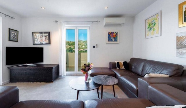 Apartments Meri & Karla - Two Bedroom Apartment with Balcony and Bridge View