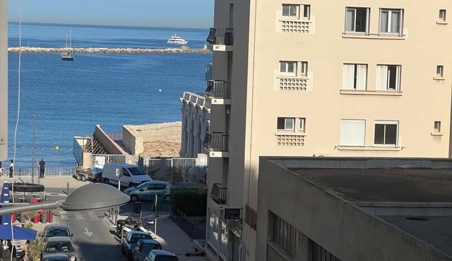 Appartement Bord de mer Situé Dans le 7e, Proche de Tous Commerce et Transports in Marseille