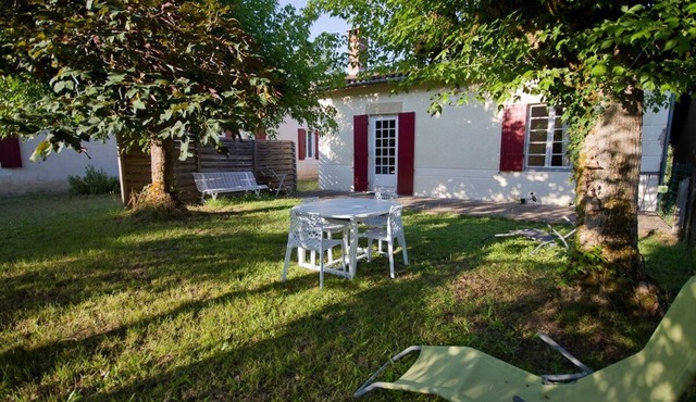 Aux Tuileries, Maison de Campagne in Noaillan
