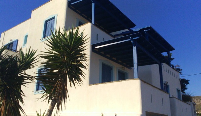 Baetylus SELF CATERING above ground floor apartment, near 3 beaches of Naxos