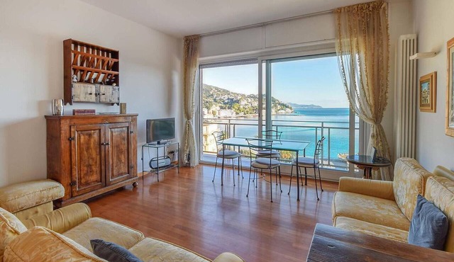 Beach front apartment in Rapallo with WiFi in Rapallo