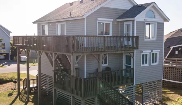 Beach Haven Just Steps Away from the Ocean, Amazing Views in Nags Head