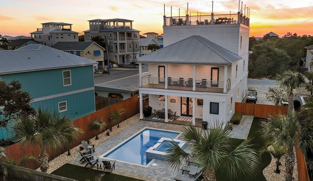 Beach🏖️Service! Rooftop Deck-Private Pool-LSV (Golf Cart)-Bikes🚲-8BR Palm Paradi in Miramar Beach