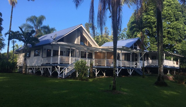Beautiful 2 Bedroom, 1 bath, full kitchen, secluded acre of gardens in Keaau