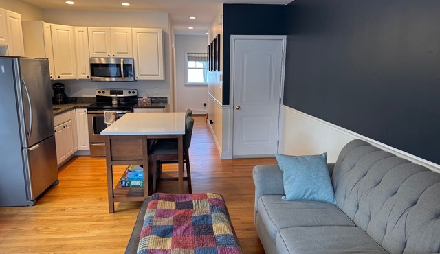 Beautiful 2-bedroom townhome in Kittery, walking distance to Portsmouth. in Kittery