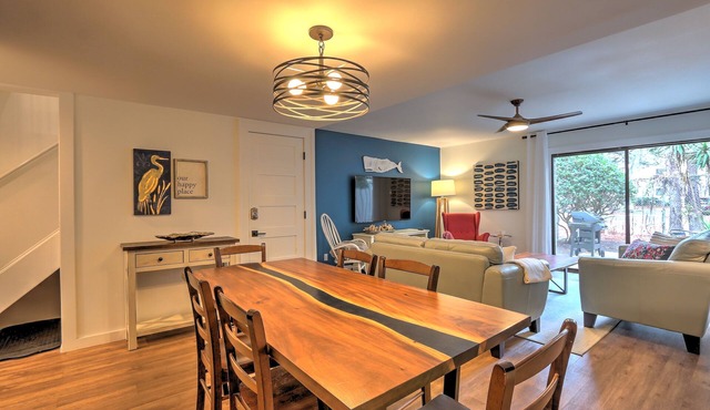 Beautiful 3 Bedroom Villa, a quick walk to the ocean! Quiet and roomy! in Hilton Head Island