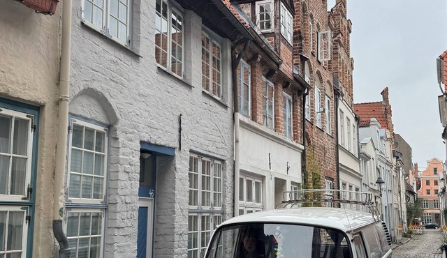 Beautiful vacation home with garden in the old town and private parking space in Lübeck