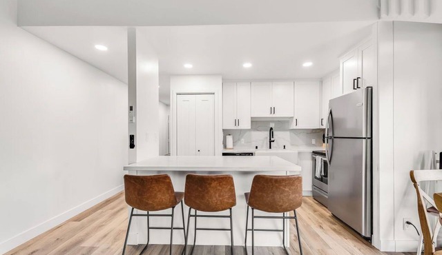 Beautifully Renovated 2-bedroom condo with AC, sleeps 6, North Shore Oahu
