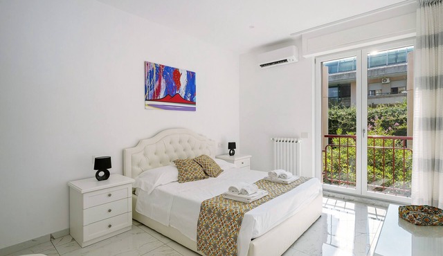 Bed and Breakfast 'Suite Quadrupla Deluxe Superior' with Private Terrace, Wi-Fi and Air Conditioning in Piano di Sorrento