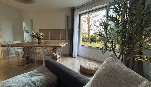 Between Paris and Disney, comfortable apartment with private parking! in Joinville-le-Pont