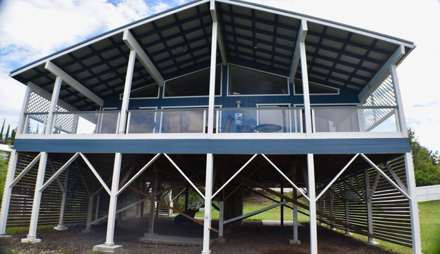 Big Private Mt. Home Minutes to Volcanos National Park Myra's Blue Hawaii House
