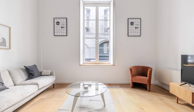 Blueground | Le Marais, elev & w/d, nr Pompidou in Paris