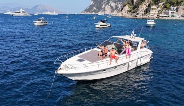 BOAT SUITABLE FOR FAMILY GULF OF NAPLES