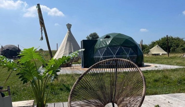 Book your own mini Dome on an island now! In the middle of nature. in Tiengemeten