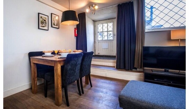 Bright 1-Bedroom Apartment in Amsterdam