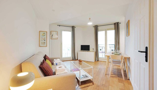 Bright, modern studio for 2P - La Défense in Courbevoie