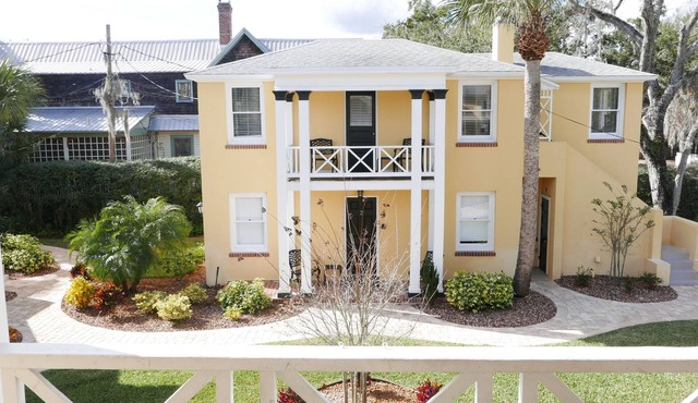C8, Perfect location, historic downtown, balcony, near beaches, FREE parking! in St. Augustine