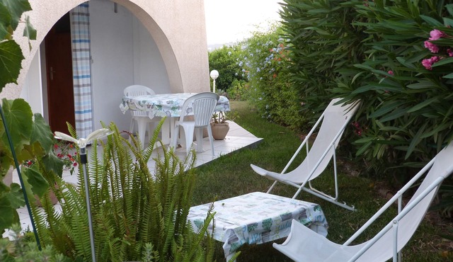 Cagnes sur mer in villa with garden your studio with terrace and parking in Cagnes-Sur-Mer