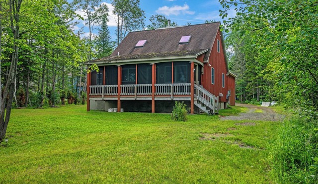 Camp Firefly - Adorable Cottage on Mooselookmeguntic Lake with sandy walk in in Rangeley Plantation