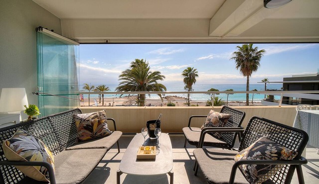 Cannes Luxury Rental - Stunning sea front apartment
