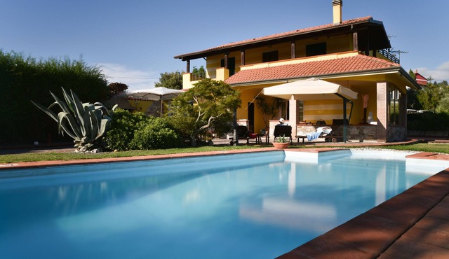 Casa Rosaria - Beautiful views, garden and pool in cozy cottage in Vezzano Ligure
