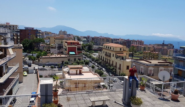 CasaCondo @MARIA Enjoy your holidays in a cozy big space, MtVesuvius, Pompeii,sea in TORRE DEL GRECO (NA)