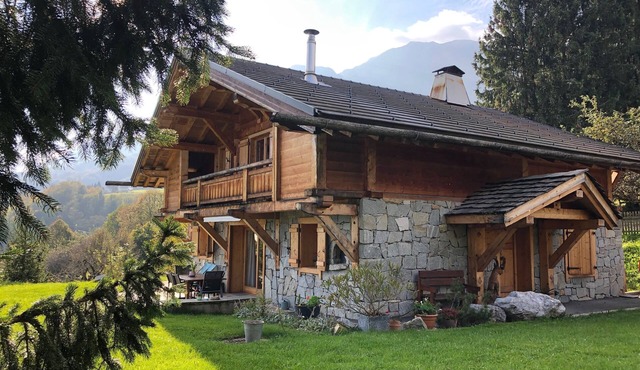 Chalet Les Champerons Entre Lacs et Montagnes in Marthod