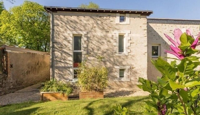 Charming Cottage Near Nantes with Private Terrace, Bikes & Modern Amenities in Saint-Sébastien-sur-Loire
