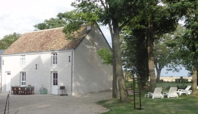 Charming Accessible Cottage with Large Garden near Loire à Vélo Route in Cravant