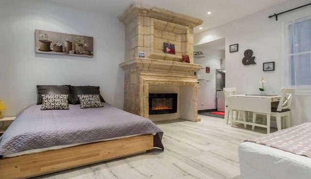 Charming Apartment/Rue Des Faussets/St Pierre * (2nd floor) in Bordeaux